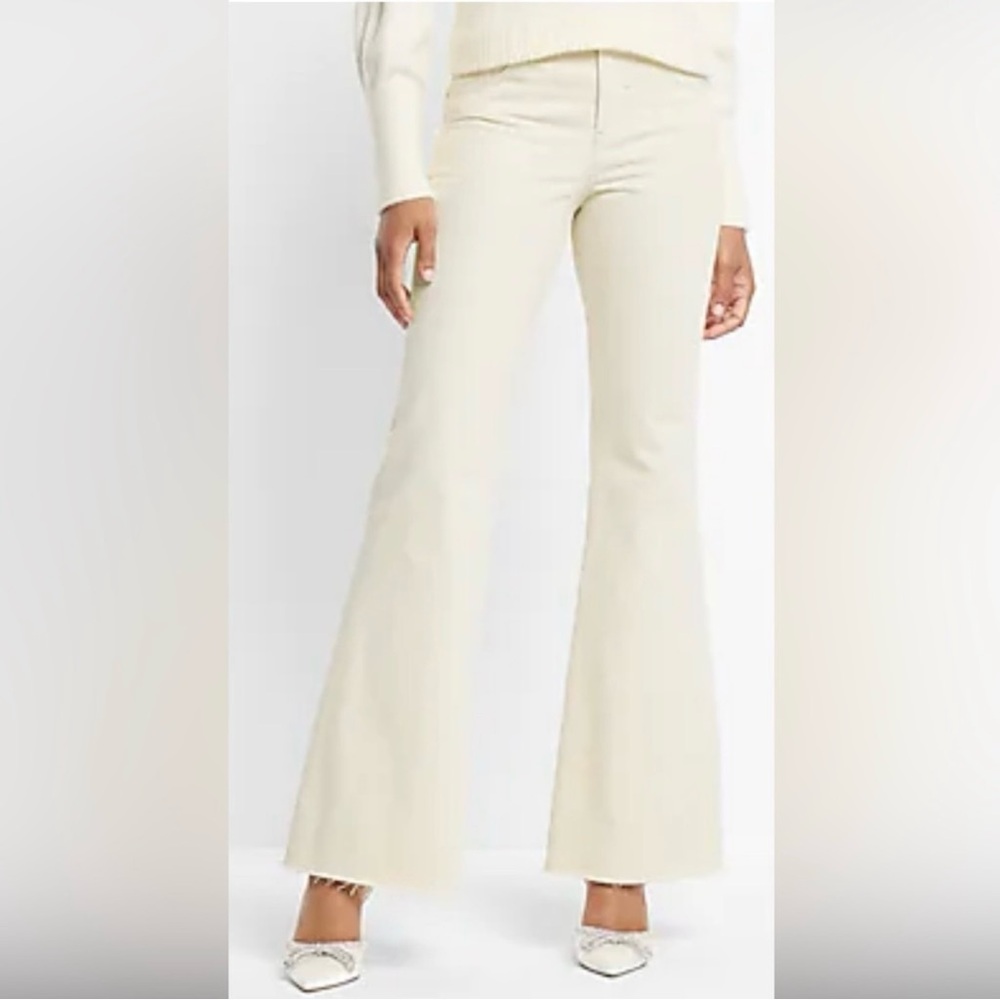 EXPRESS 70s’ Flare Jeans Ivory Mid-Rise NWT Size 4